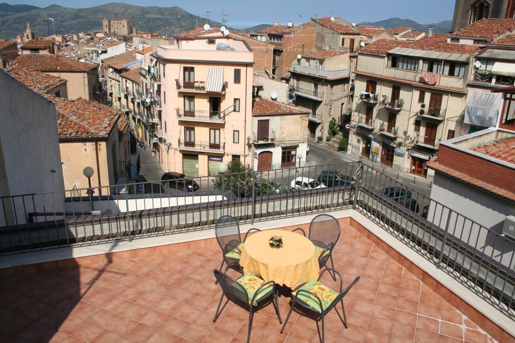 Case Spazioscena - Polimnia Castelbuono  Phòng bức ảnh